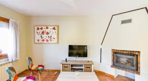 Cómodo y coqueto chalet con jardín en Argoños - Image 2