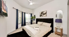 Luxury 2BR Retreat King Beds Free Parking Houston - Image 2