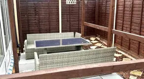 3-Bed Bungalow near Elizabeth Line, Parking - Image 5