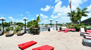 Remodeled, Huge Pool, Tiki Bar & Grill, Quiet Room - Image 4
