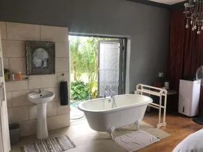 Ukholo Lodge - Image 4