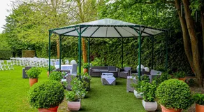 H Perl Hotel-Restaurant - Image 3