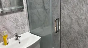 Stylish Modern Gatwick Studio, Free Parking, Free WiFi - Image 2