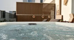 L A Boutique Suites with Private Hot Tub - Image 4