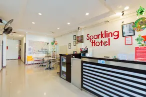 RedDoorz at Sparkling Hotel near Stasiun Gubeng Surabaya - Image 2