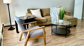 Charming and Convenient 2br 1ba apt - fully furnished and equipped - fast Internet - Image 2