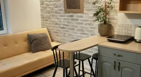 New! Cozy Apartment with Free guarded parking - Image 2