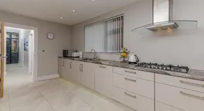 Park View - 4 Star Luxury - Image 2