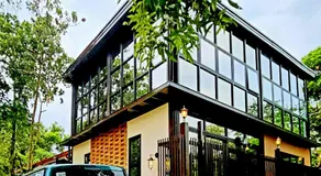 The Cozy Glass House by the Sea - Image 2