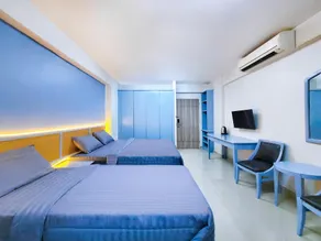 Chateau Hotel & Apartments - Image 2