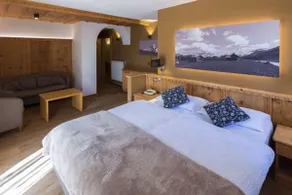 Arnica Mountain Hotel - Image 2