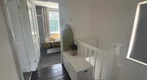 Apt-Sleeps 6-Parking-Ideal for Contractors-Garden - Image 3