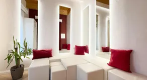 La Divina - free parking - - Image 3