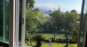 Casa de piedra con jardín - Image 3