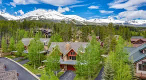 Walk to the slopes! Completely remodeled with 5-star finishes and private hot tub! - Image 3