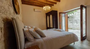 The Yard Traditional Residence - Image 2