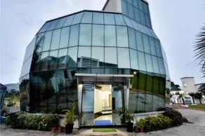 Holiday Aapke liye Water Fall Hotel - Image 1