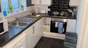 Thesiger Court Apartments - Free Private Parking - by Property Promise - Image 4