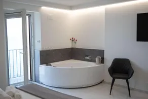 Merveilleuse maison avec jacuzzi | Vue sur l'eau | À côté de la plage - Image 5