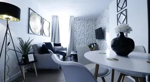 Spacious 2BR Apartment Central Colchester Near Station Fast WIFI - Image 2