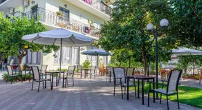 Des Roses Hotel - Image 3