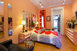 The International Cozy Inn - Image 2