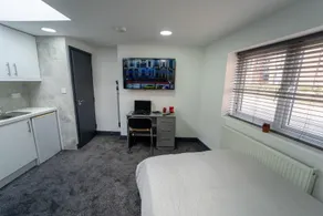 Stunning 1-Bed Studio in Birmingham - Image 2