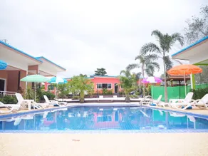 At night Airport Resort - Image 5