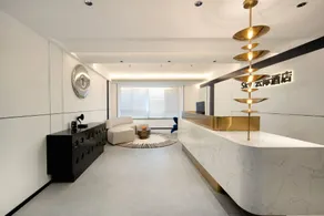 Sky·Cloud Smart Cinema Hotel (MixC Yangjiaping Metro Station Branch) - Image 4