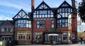 Redwood Escape Stylish New Forest Stay Sleeps 4 Near Paultons Park - Image 5