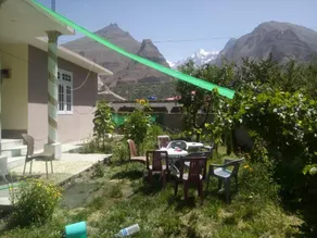 Four Seasons Family Guest House - Image 2
