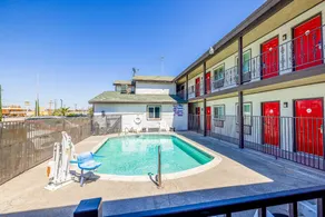 Hotel Avenida Victorville I 15 - Image 5
