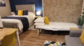 Boxford Lodge - Serviced Apartment in Bracknell, near Ascot & Windsor, Free Parking - Image 2