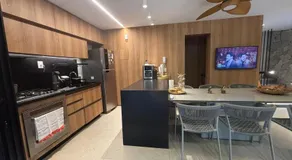 Refúgio Moderno Próximo a Praia e Área Verde - Image 5