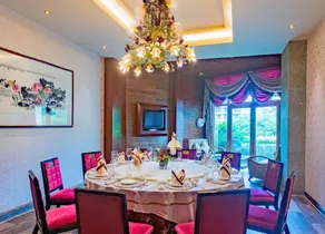 Linyin Holiday Hotel - Image 5