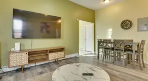 Easy NYC Access: Updated Apt Near Parks & Bay! - Image 3
