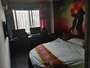 Yulin Colorful Theme Hotel - Image 3