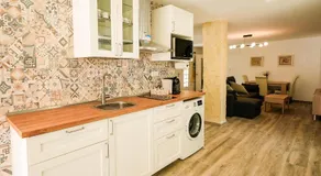 Casa MYA con terreno privado y parking compartido - a 800m de Playa Poniente - Image 3