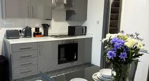 3BR Accommodation in St Helens - Sleeps 6 - Image 3