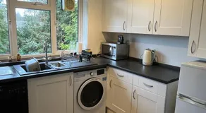 A Home from Home -2 Bed Flat & Free Driveway Parking - Image 4