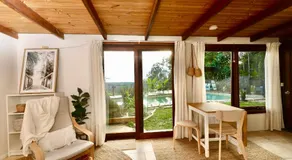 Private Access Retreat 1 Queen Bedroom w Stunning Pool and Ocean Views - Image 2