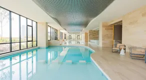 Designer Loft with insane Amenities Gym Cine Spa - Image 3
