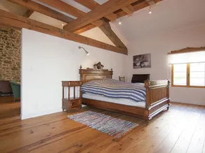 Spacious cottage suitable for disabled on an estate with a heated pool - Image 2