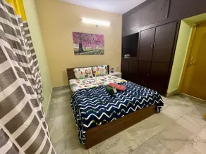 Beautiful 2bhk with free parking - Image 2