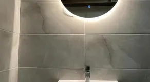 Double Room with Deluxe Bathroom - Image 5