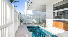 LegaSea Lodge - Pet Friendly Beachfront Plunge Pool - Image 4
