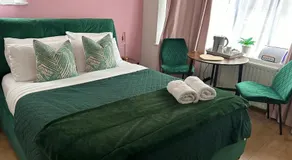 The Lily Pad near Poole Dorset Self contained private entrance and free parking - Image 2