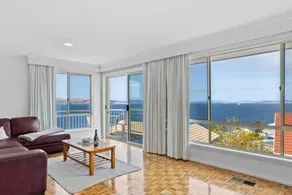 Seaside Serenity: Panoramic Waterfront Retreat - Image 2