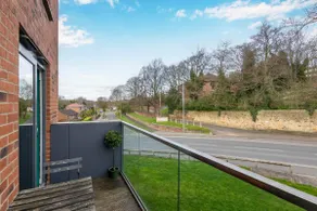 Central - Free Parking & WiFi, En-suite's, Balcony - Image 5