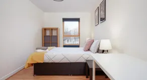 2BR Apartment with Parking Near Southside and Queens Park - Image 2